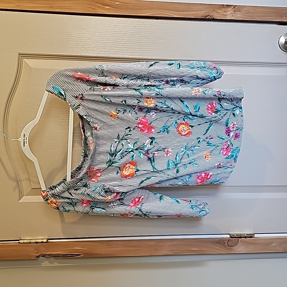 Daniel Rainn off the shoulder long sleeve floral blouse size medium